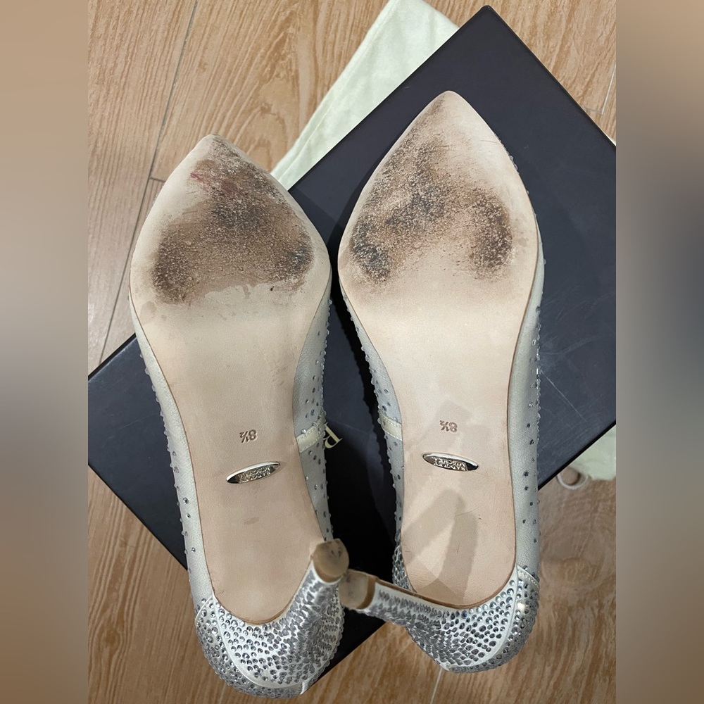 BADGLEY MISCHKA Weslee Pointed Toe Pump Heels Ivory Satin 8.5 - Picture 11 of 11